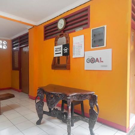 Oyo Life 3034 Taman Melati Hotel Depok Exterior foto