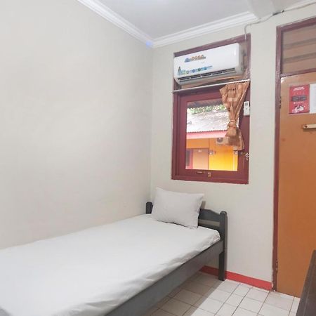 Oyo Life 3034 Taman Melati Hotel Depok Exterior foto