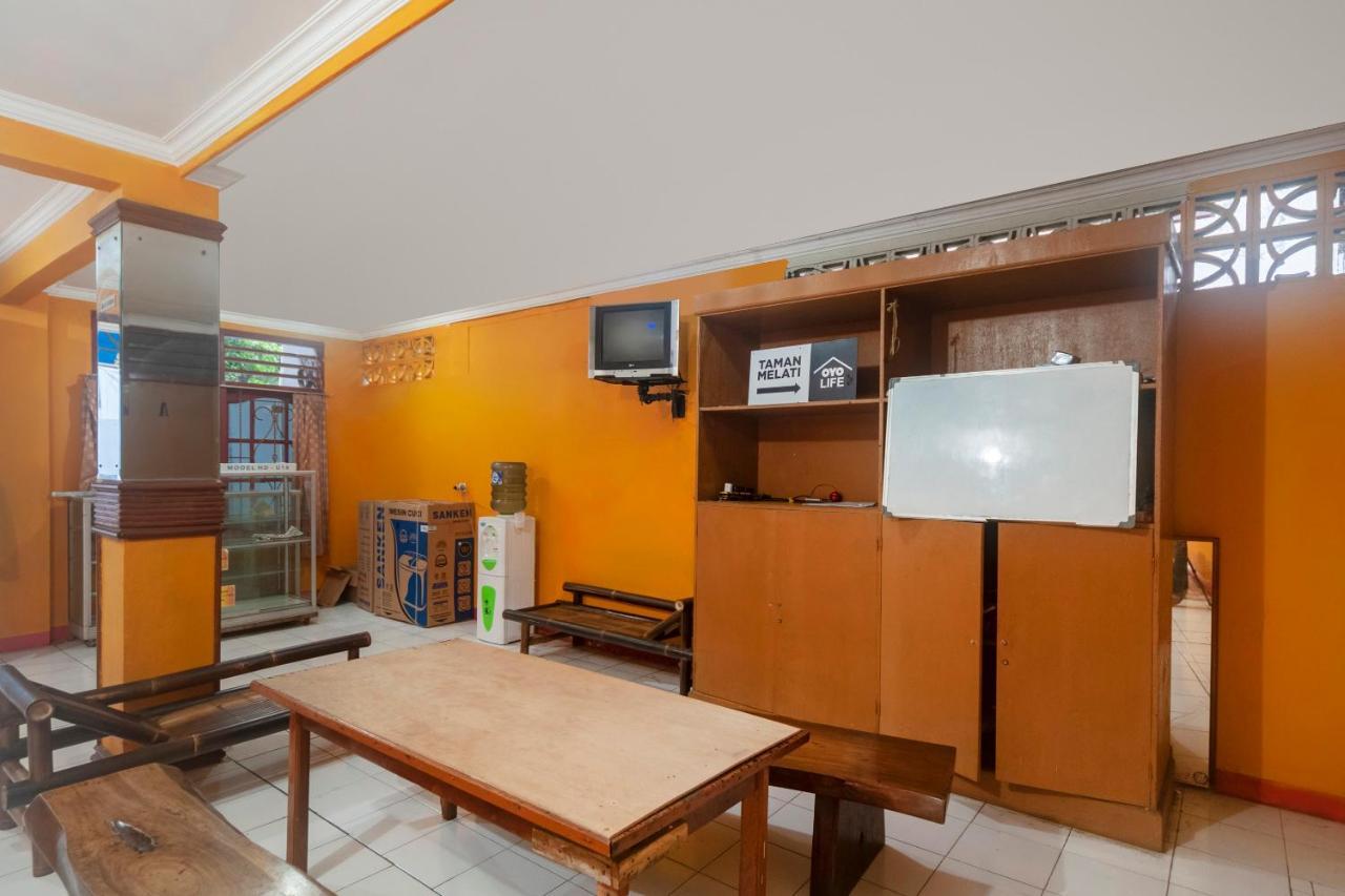 Oyo Life 3034 Taman Melati Hotel Depok Exterior foto