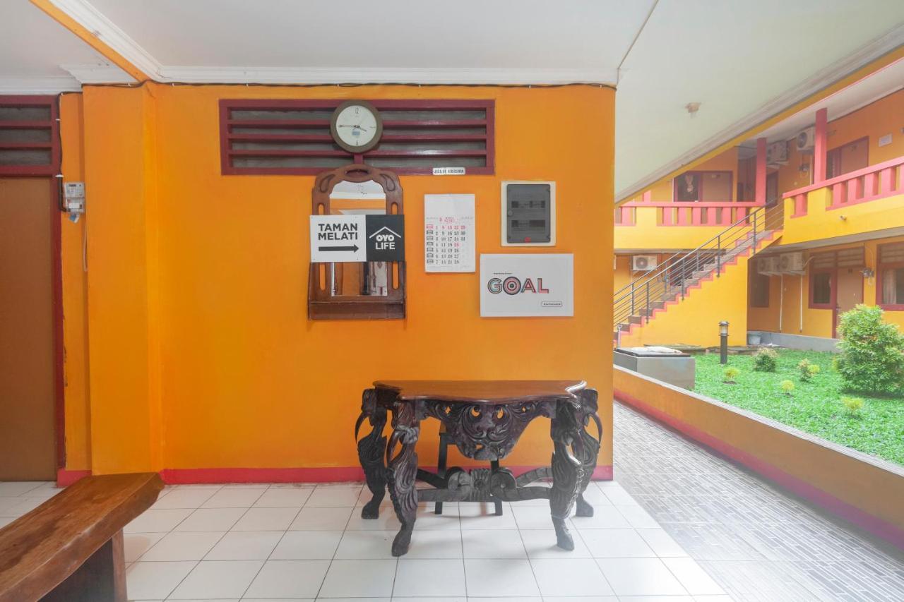 Oyo Life 3034 Taman Melati Hotel Depok Exterior foto