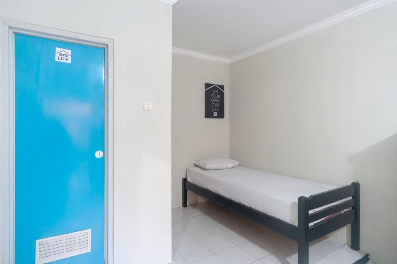 Oyo Life 3034 Taman Melati Hotel Depok Exterior foto