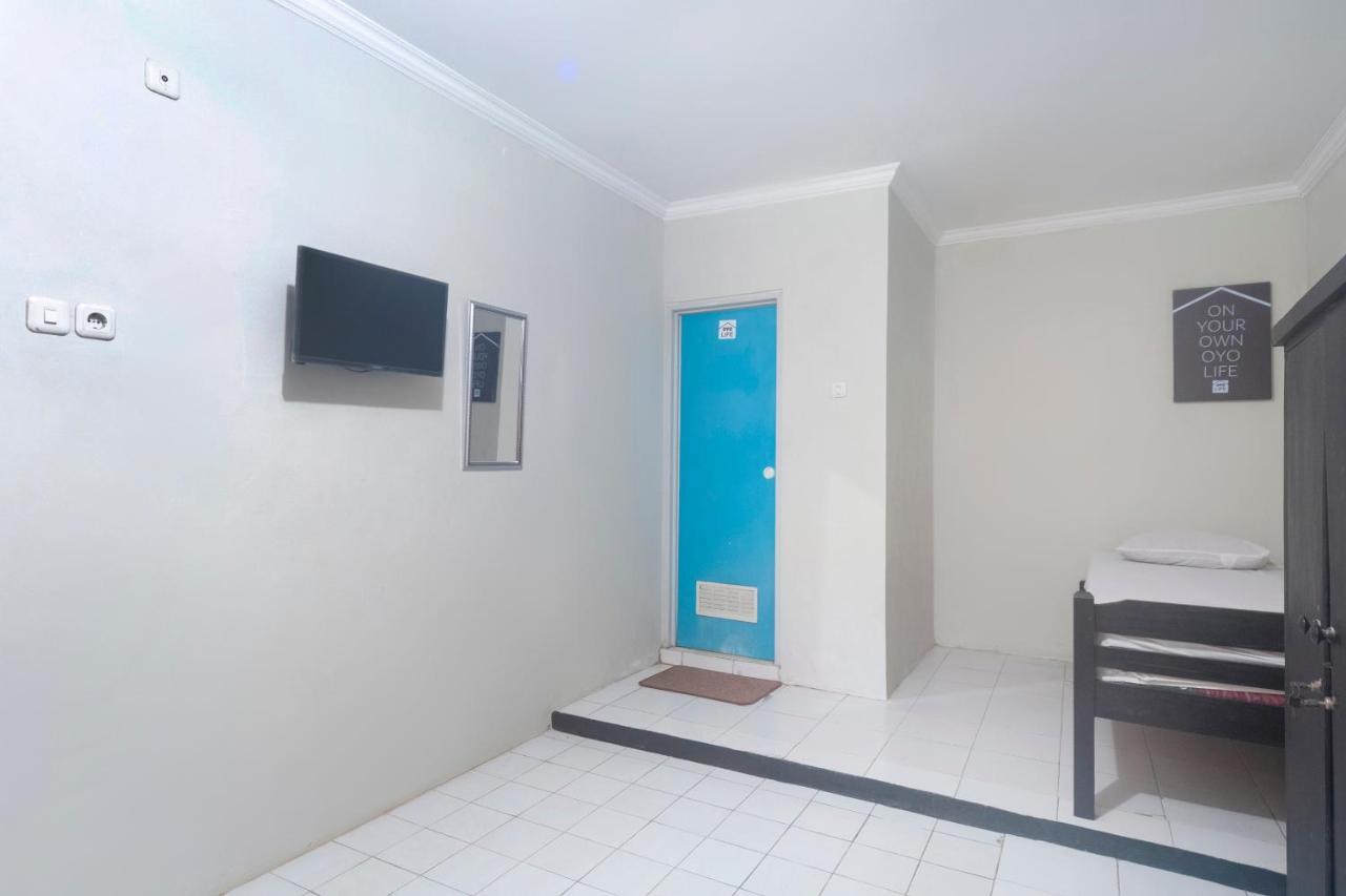 Oyo Life 3034 Taman Melati Hotel Depok Exterior foto