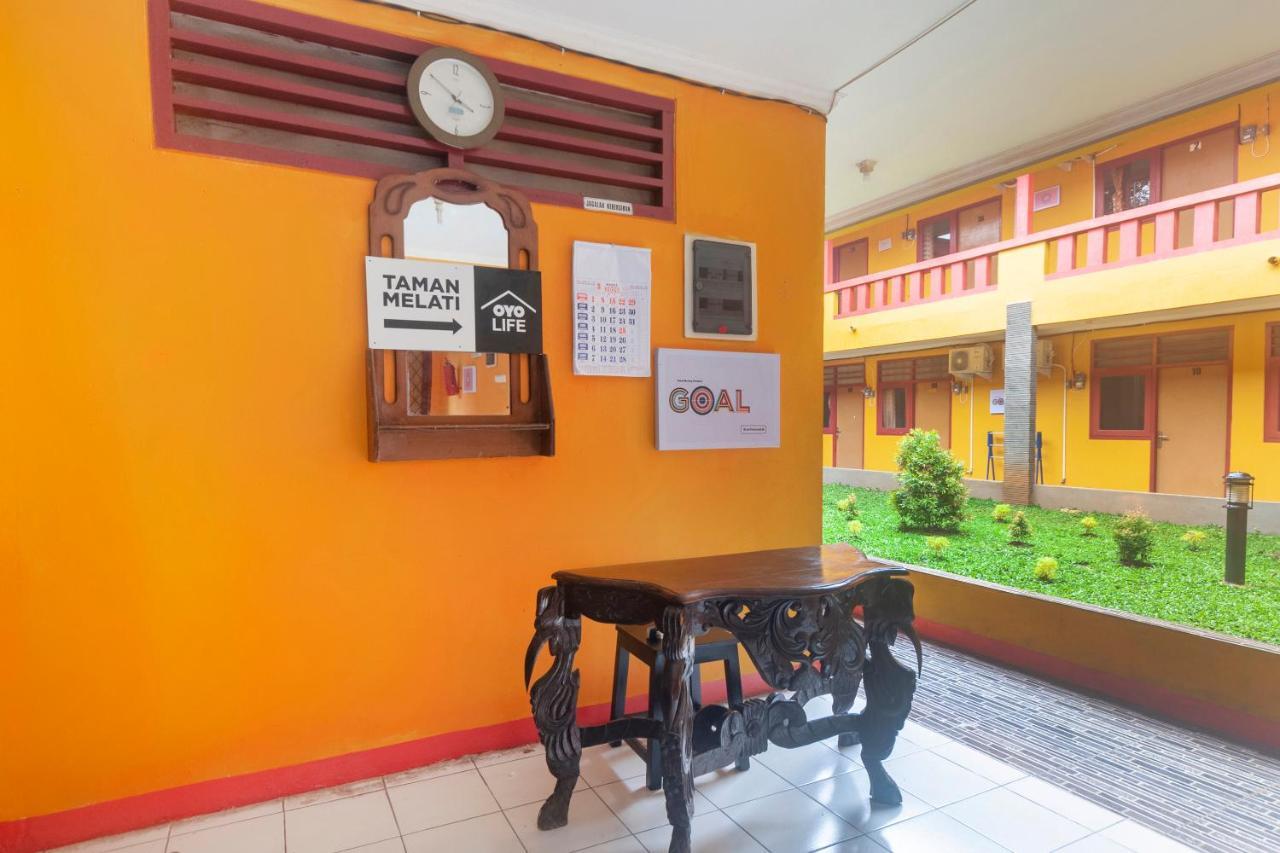Oyo Life 3034 Taman Melati Hotel Depok Exterior foto