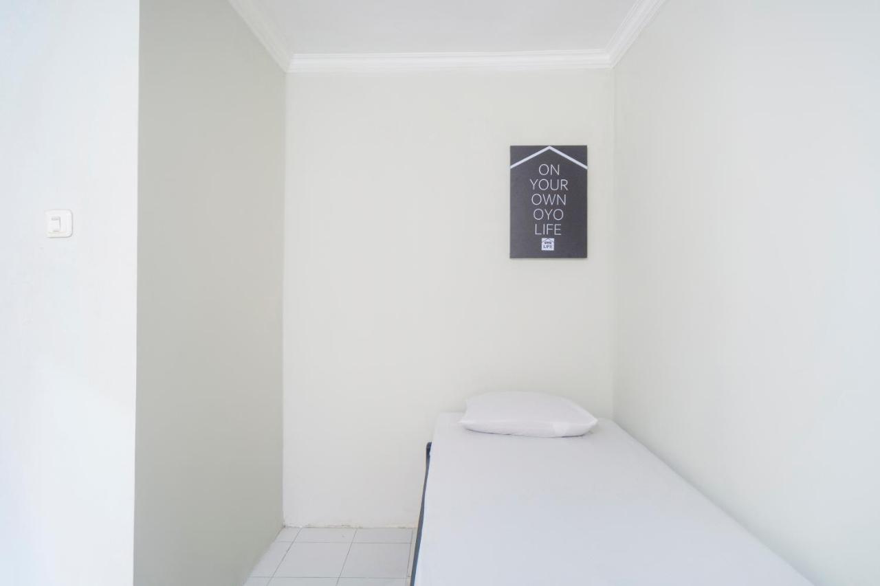 Oyo Life 3034 Taman Melati Hotel Depok Exterior foto