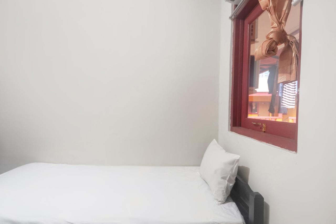 Oyo Life 3034 Taman Melati Hotel Depok Exterior foto